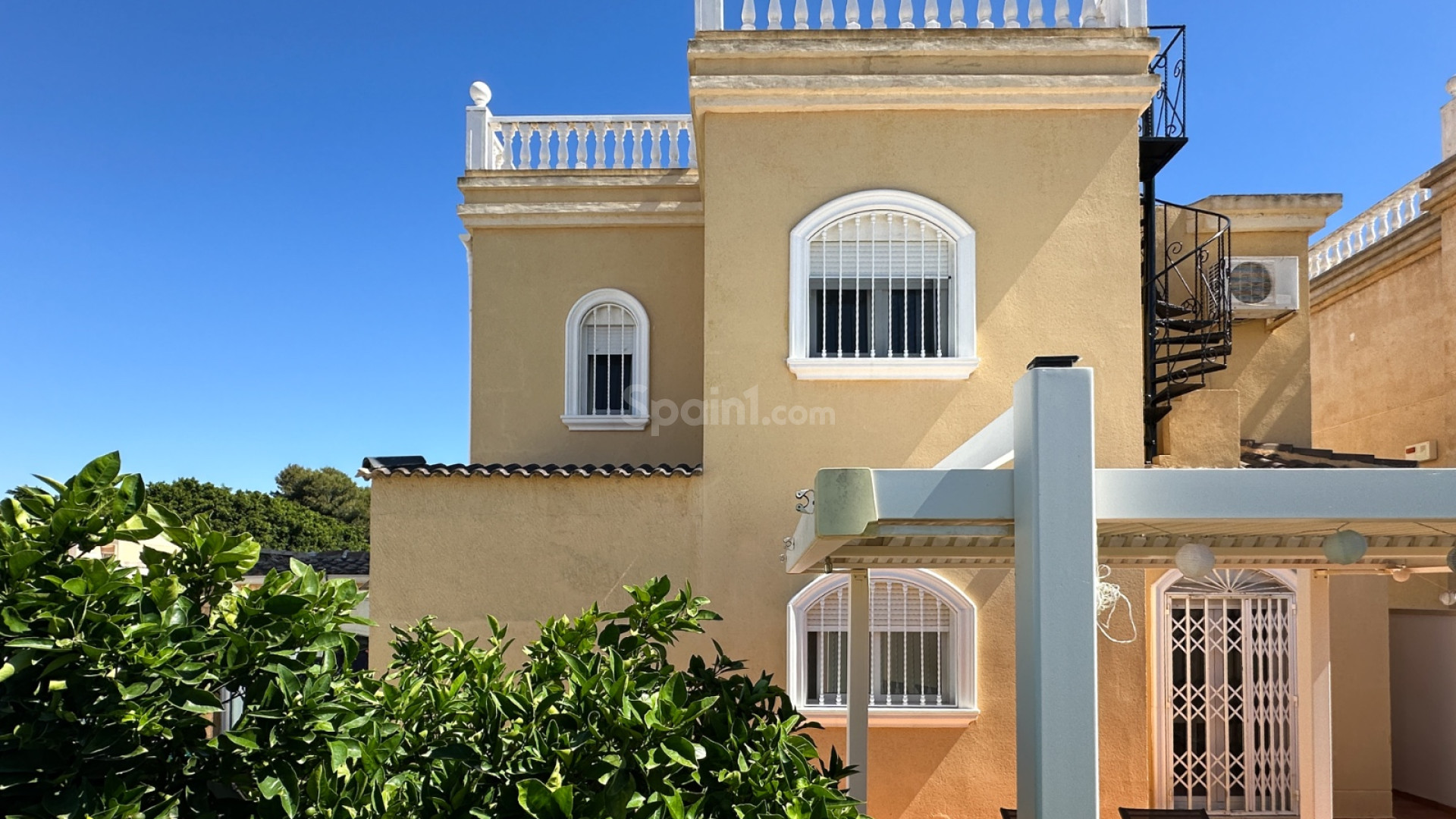 Resale - Villa -
Torrevieja