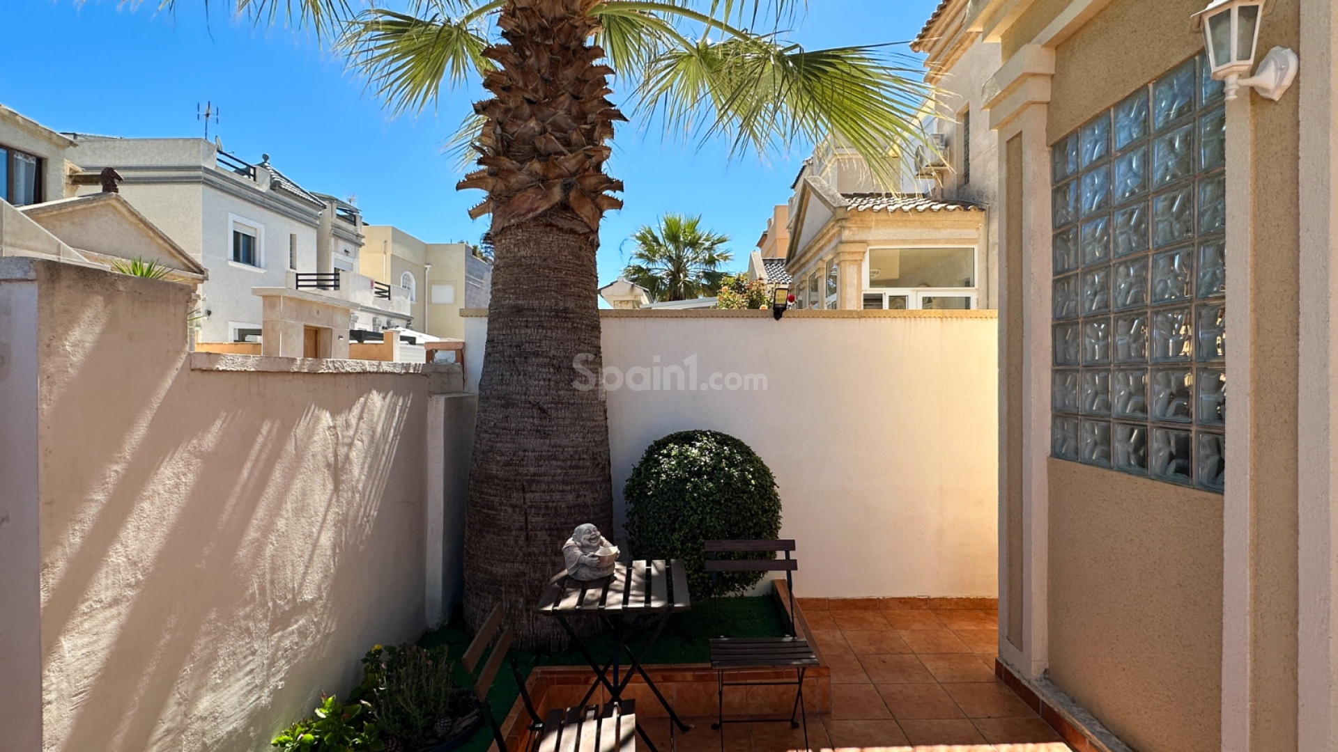Resale - Villa -
Torrevieja