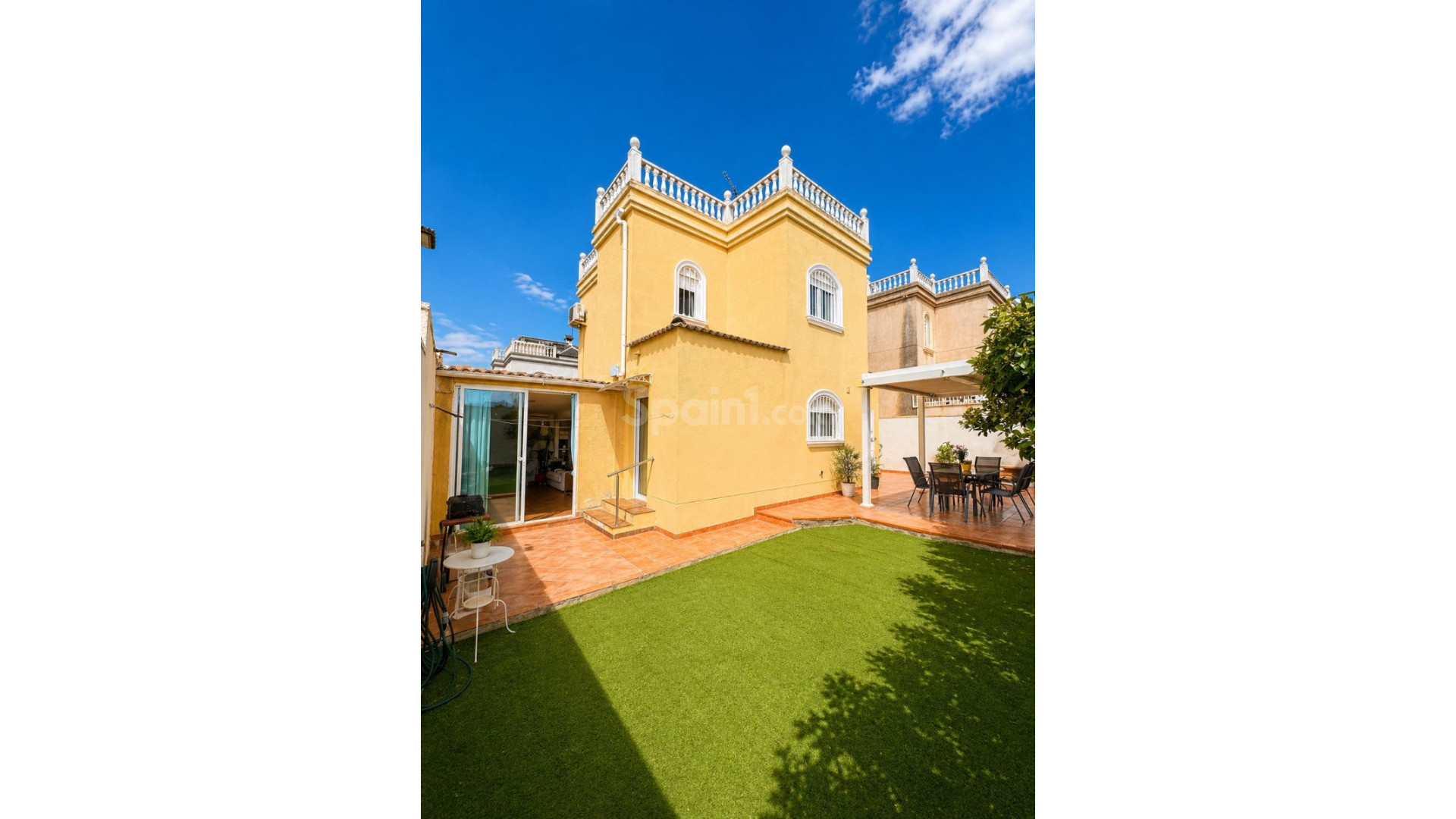 Resale - Villa -
Torrevieja