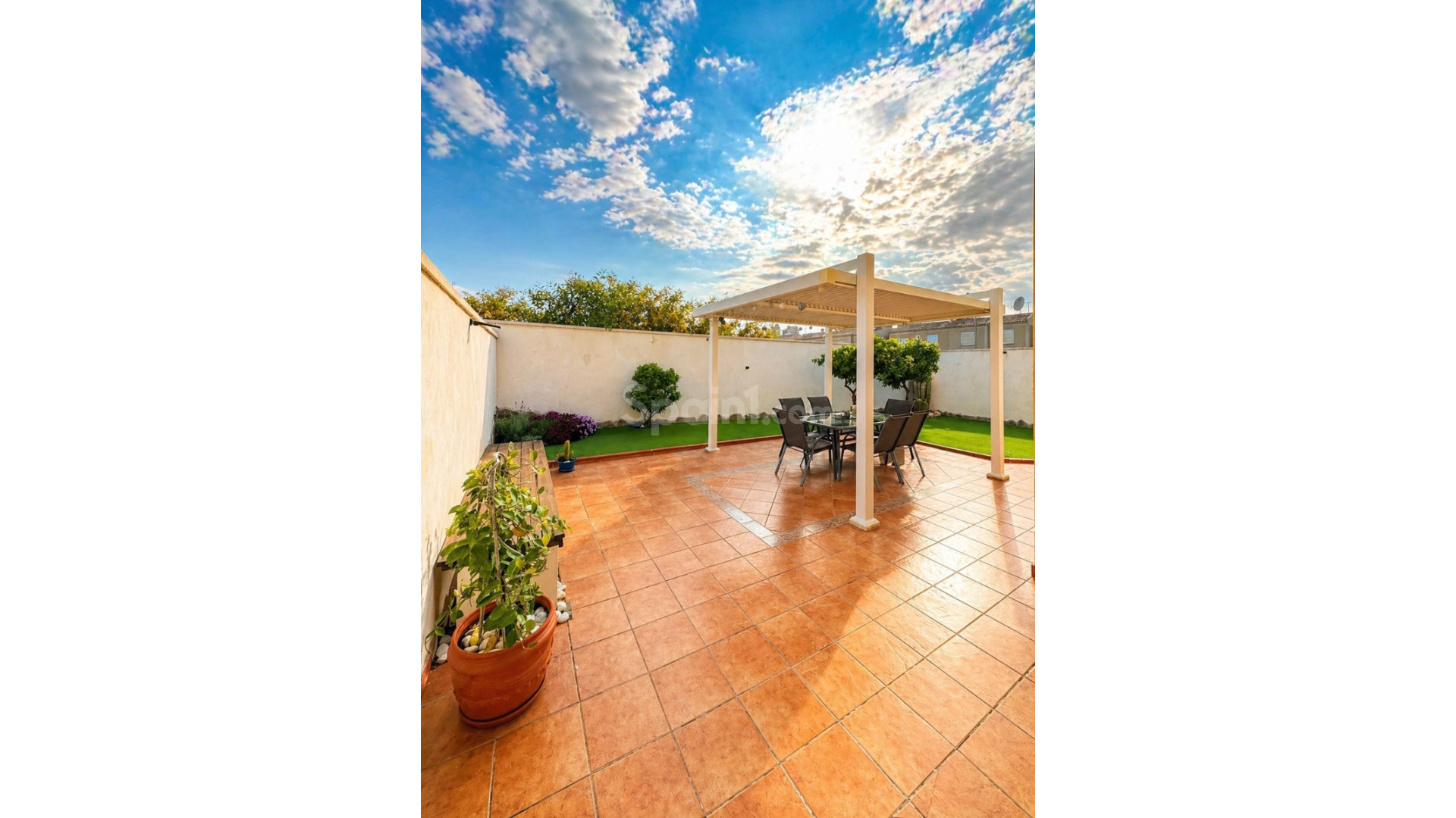 Resale - Villa -
Torrevieja