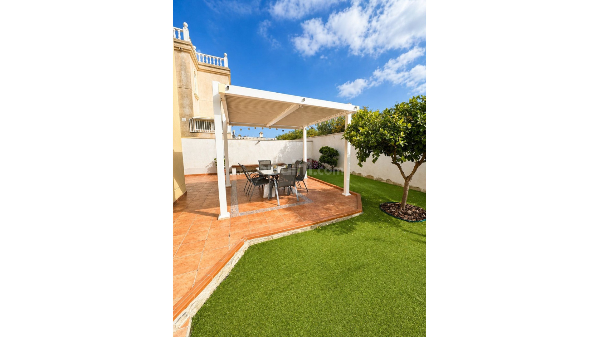 Resale - Villa -
Torrevieja