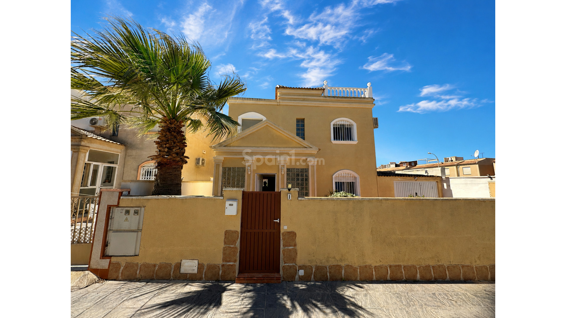 Resale - Villa -
Torrevieja
