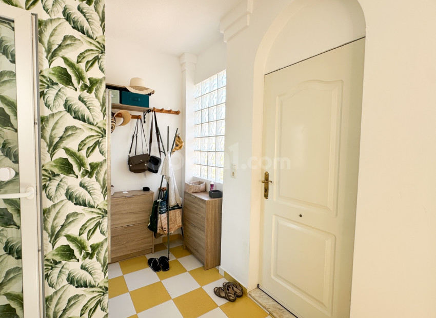 Resale - Villa -
Torrevieja