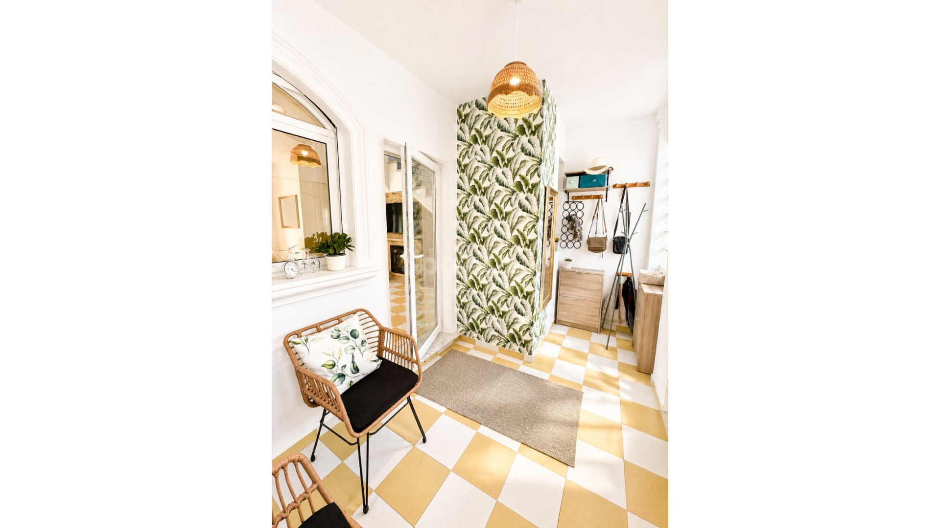 Resale - Villa -
Torrevieja