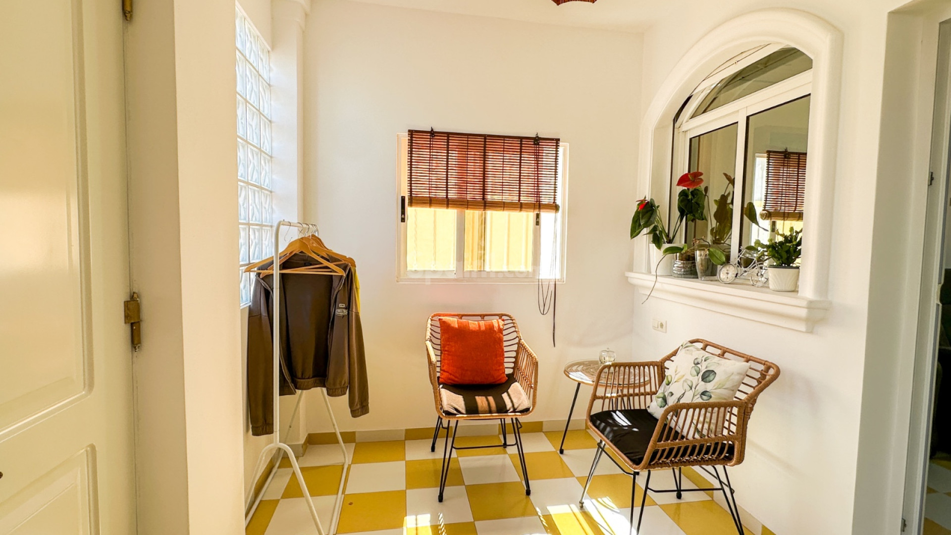 Resale - Villa -
Torrevieja
