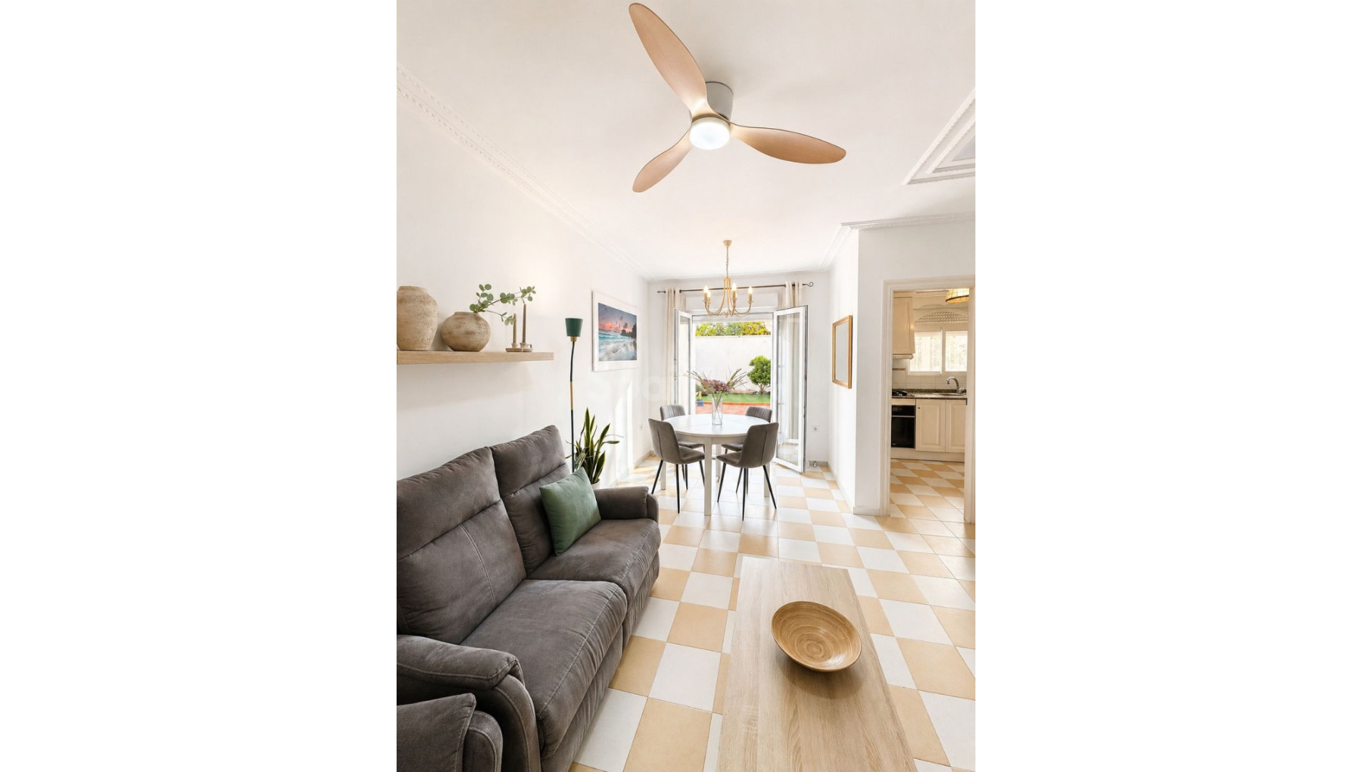 Resale - Villa -
Torrevieja