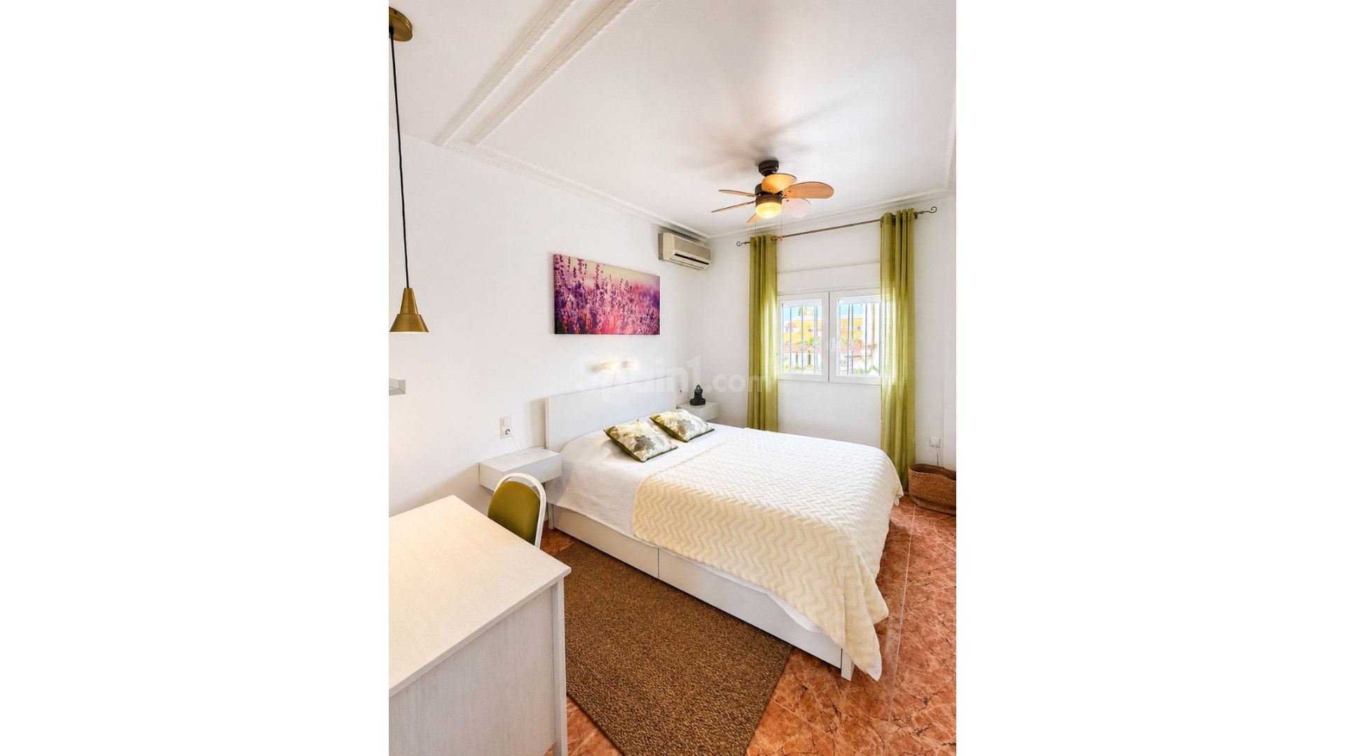 Resale - Villa -
Torrevieja