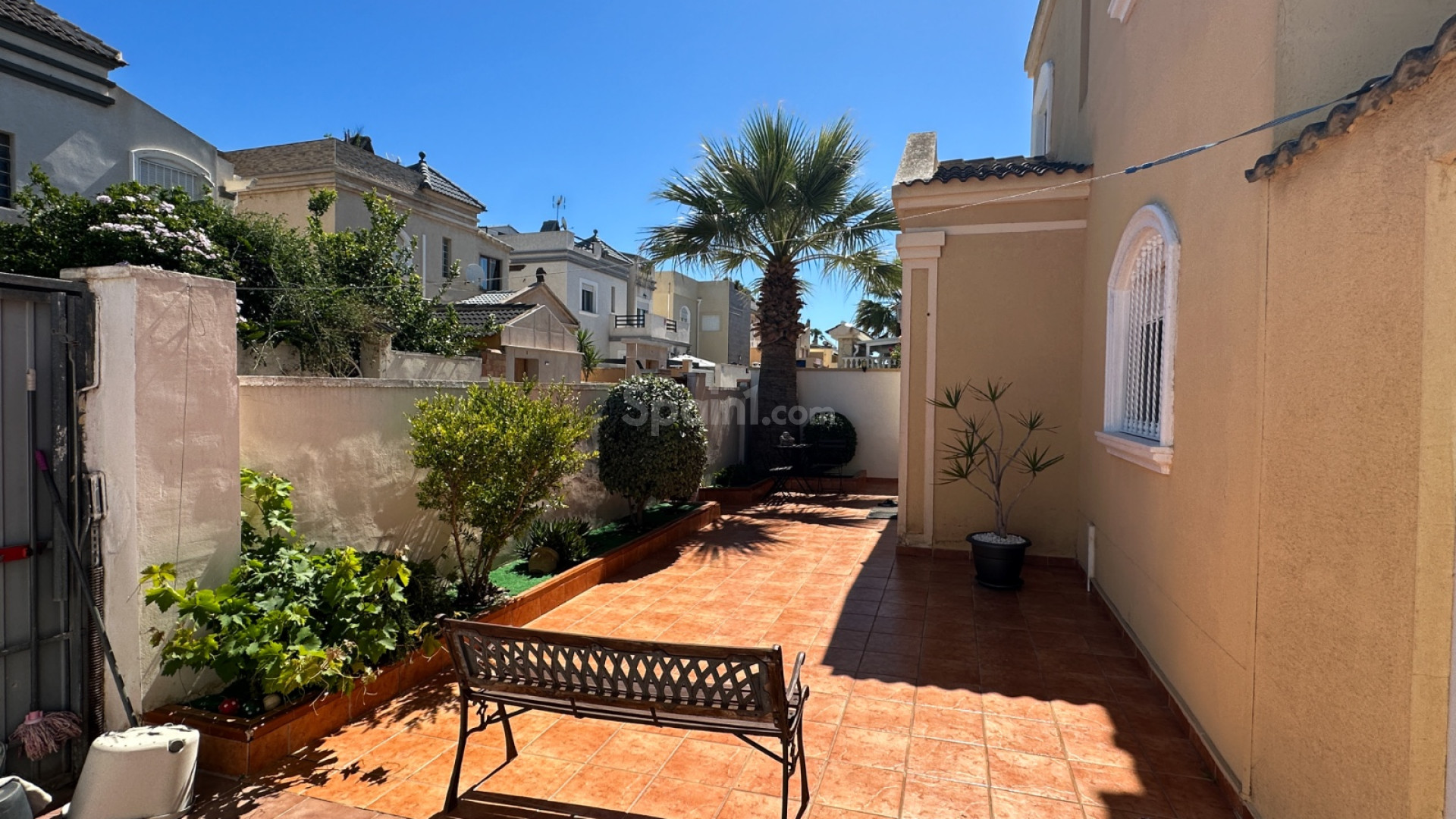 Resale - Villa -
Torrevieja