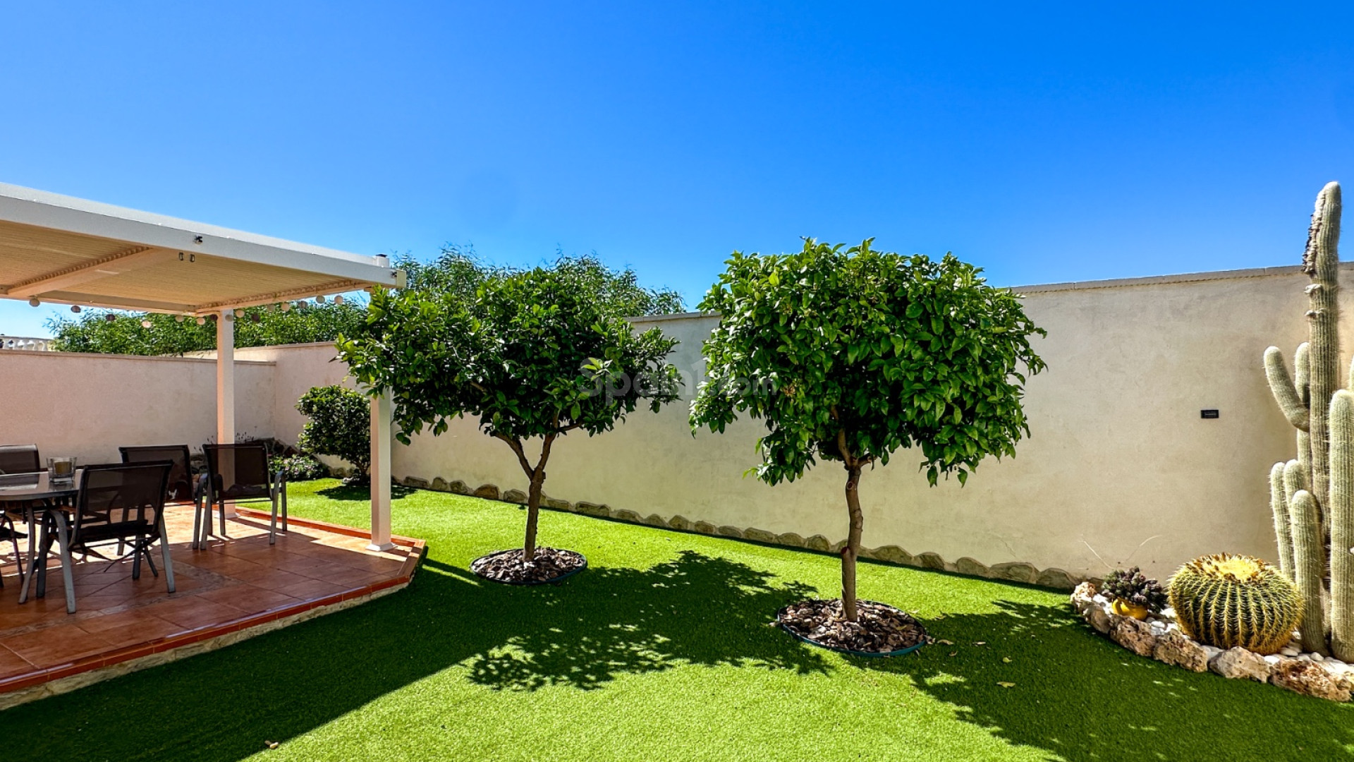Resale - Villa -
Torrevieja
