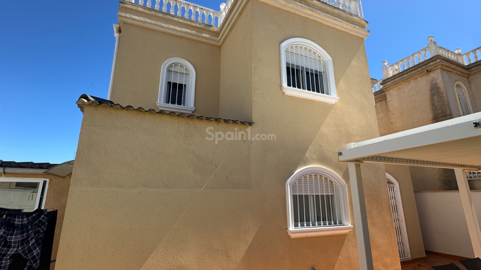 Resale - Villa -
Torrevieja