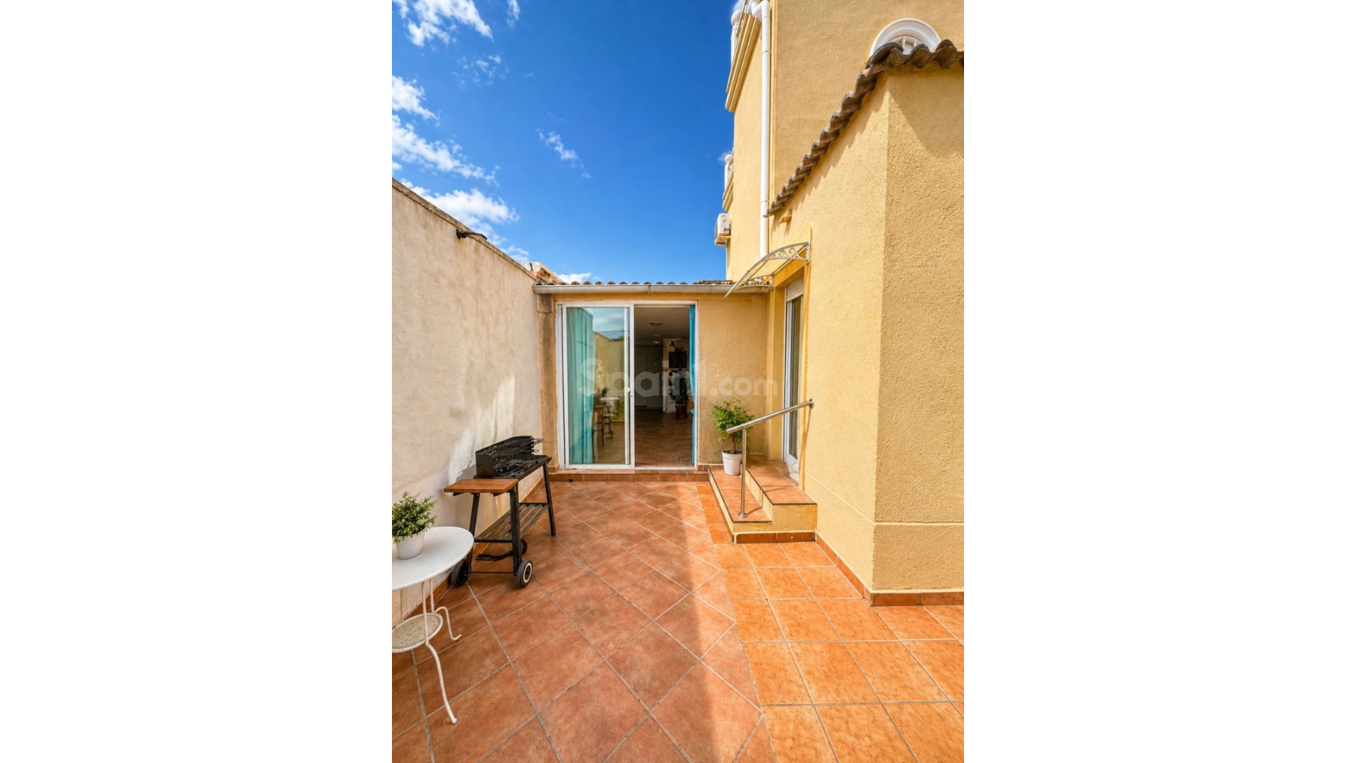 Resale - Villa -
Torrevieja