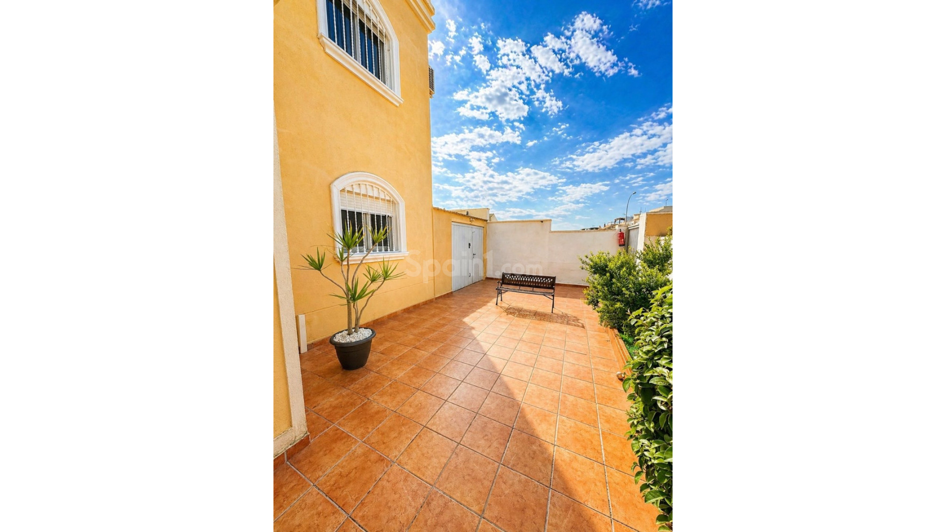 Resale - Villa -
Torrevieja