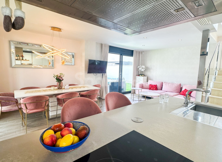 Resale - Villa -
Torrevieja