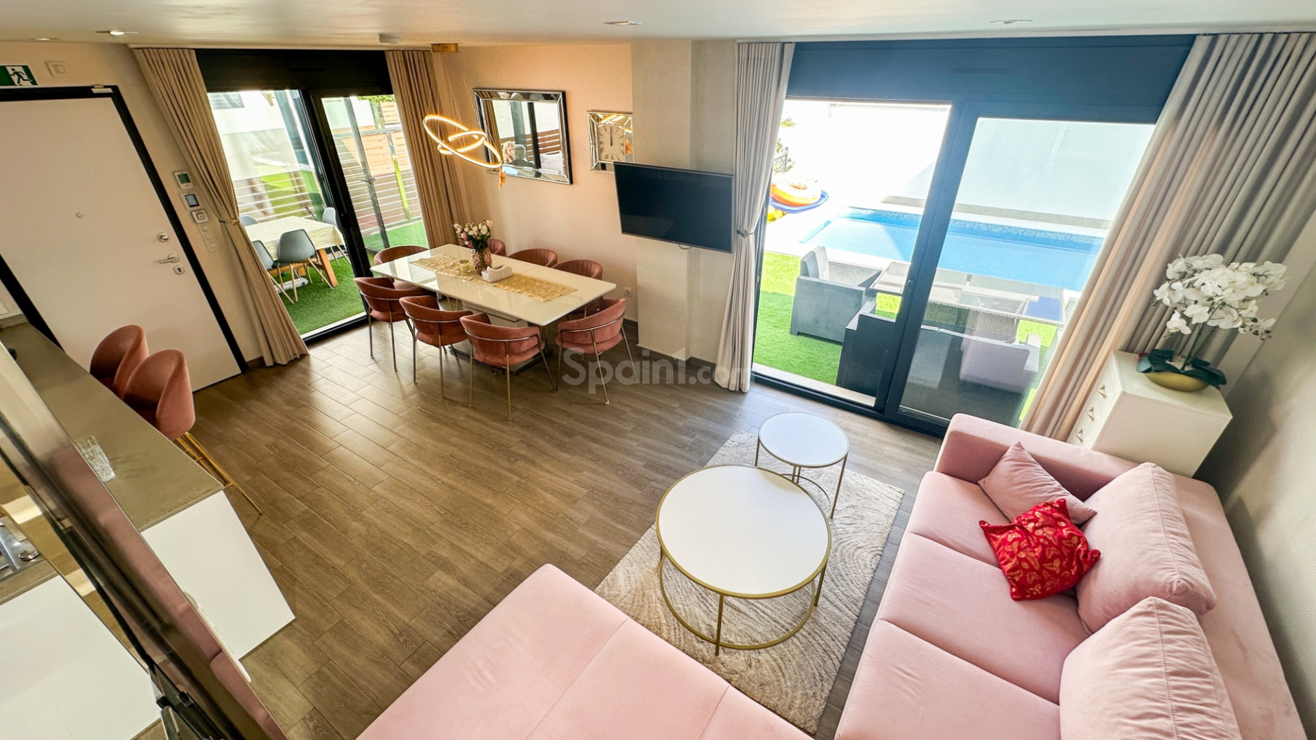 Resale - Villa -
Torrevieja