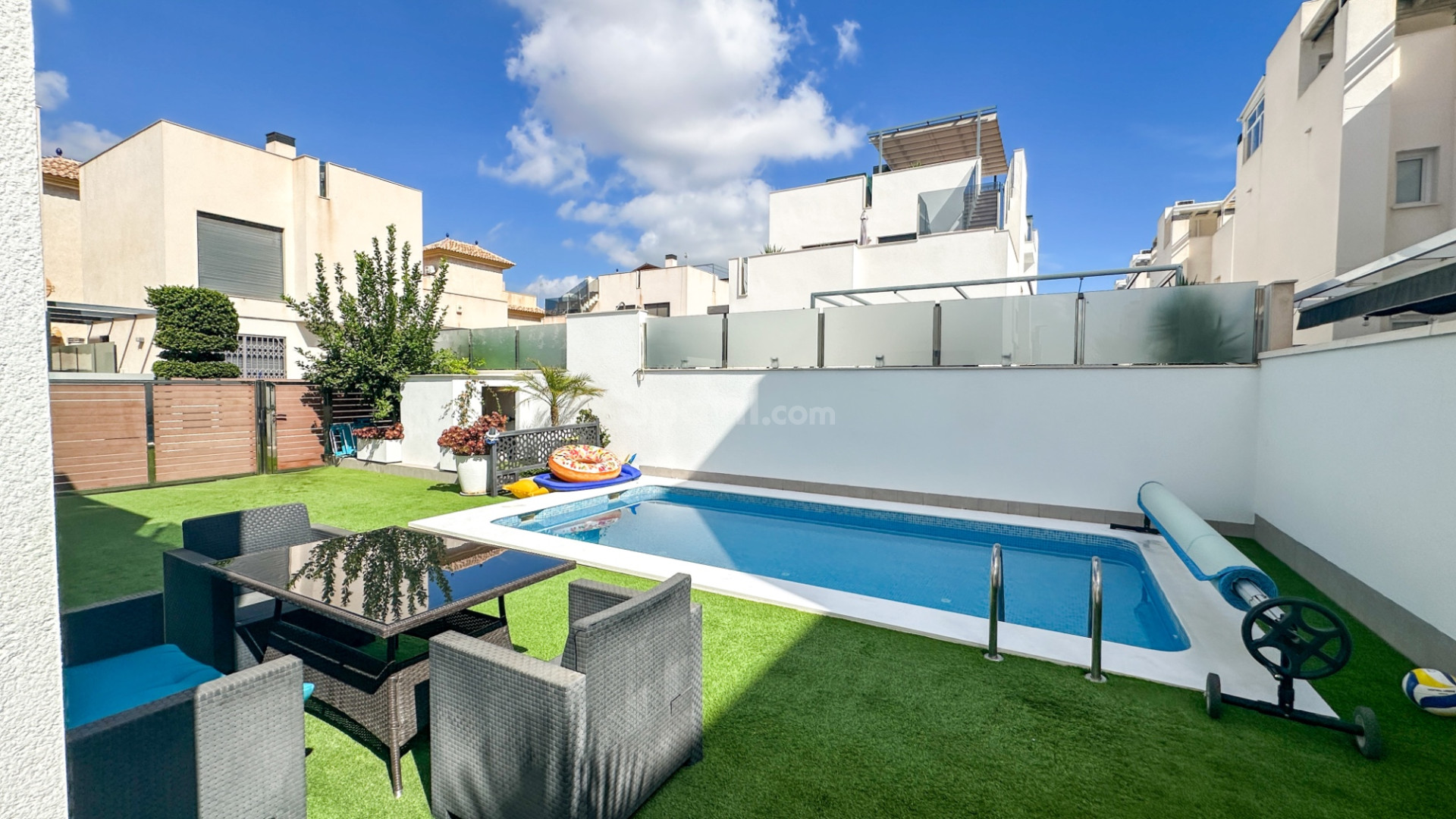 Resale - Villa -
Torrevieja