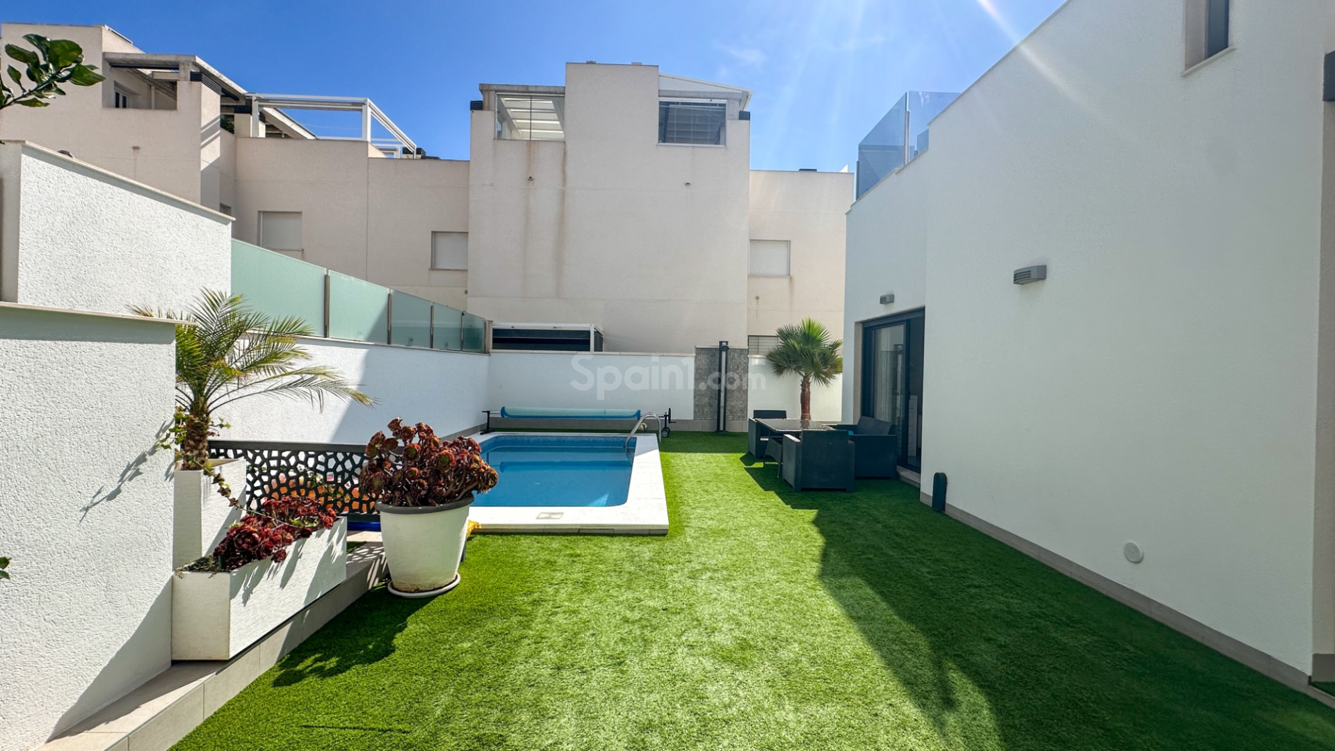 Resale - Villa -
Torrevieja
