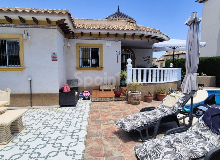 Resale - Villa -
Villamartín - Costa Blanca
