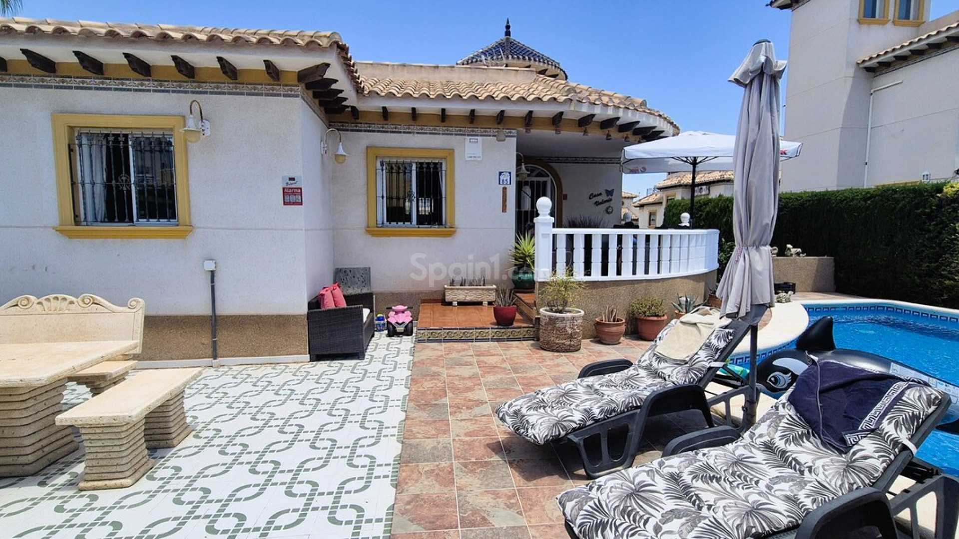 Resale - Villa -
Villamartín - Costa Blanca