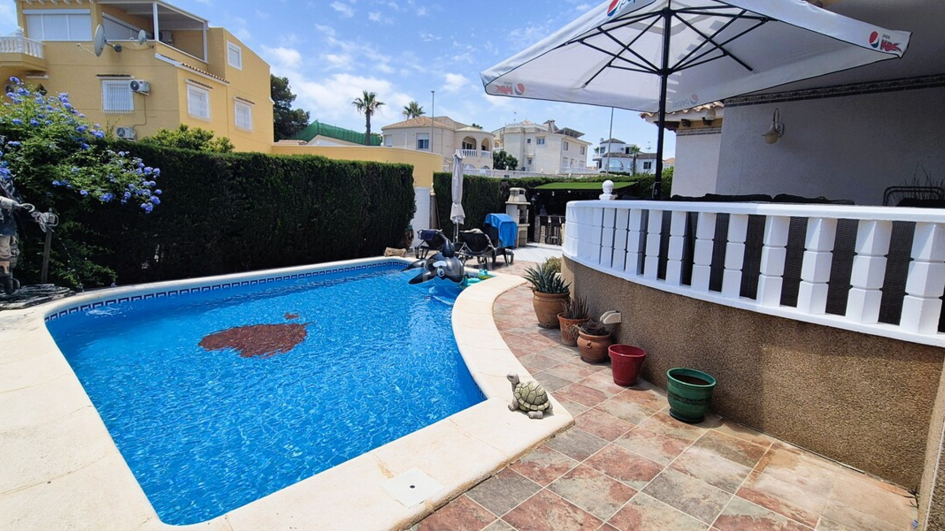 Resale - Villa -
Villamartín - Costa Blanca