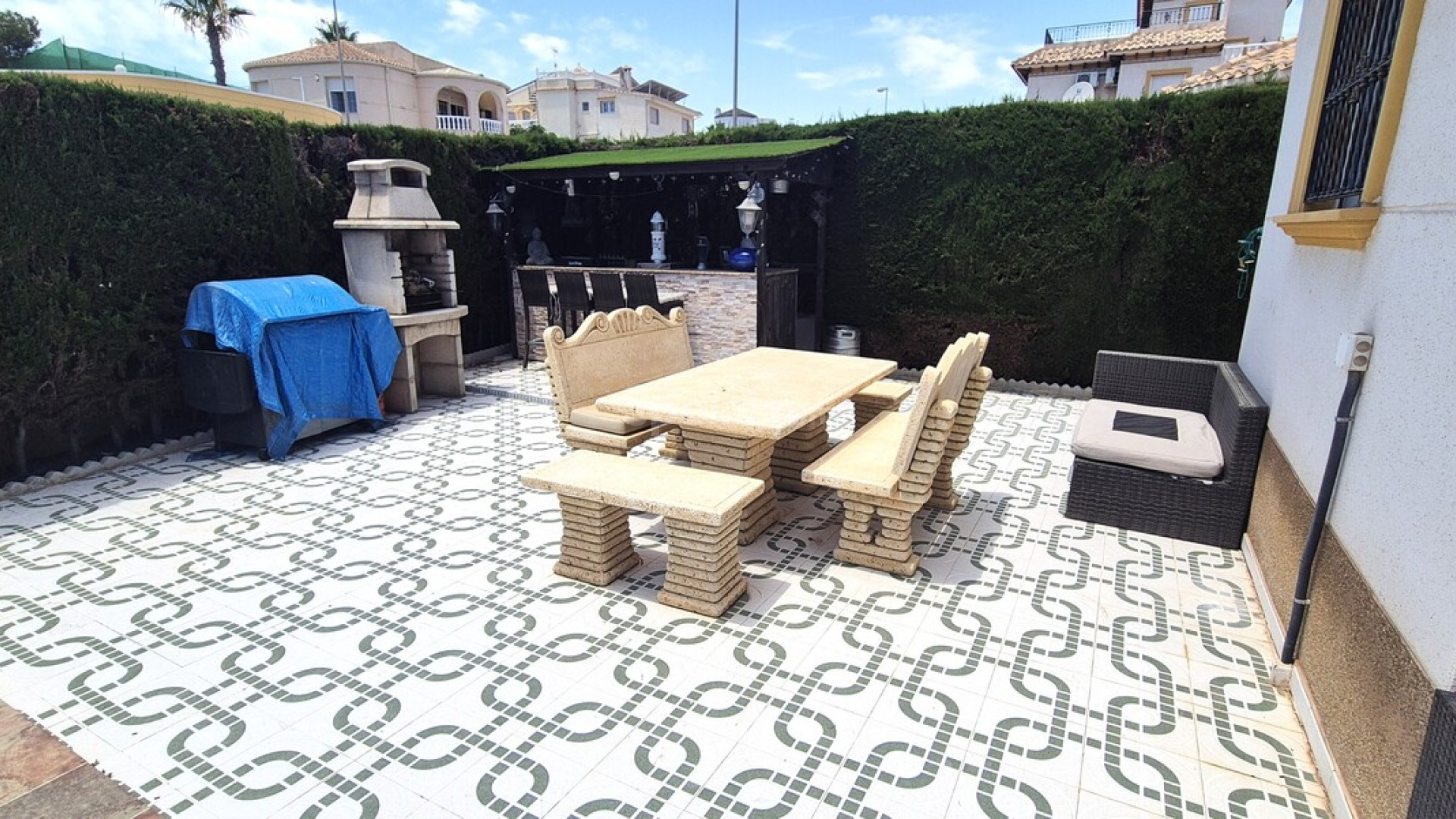 Resale - Villa -
Villamartín - Costa Blanca