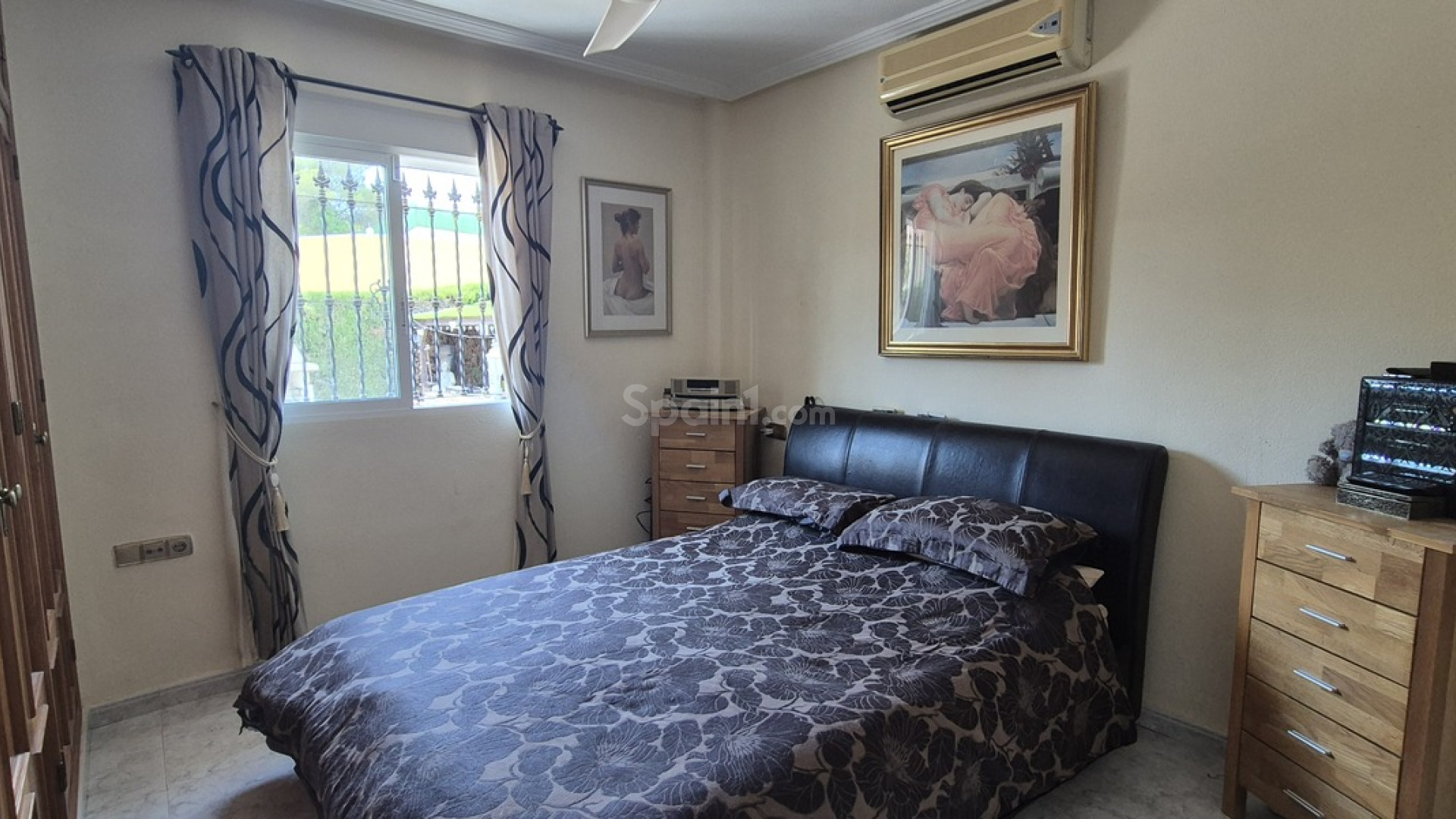 Resale - Villa -
Villamartín - Costa Blanca