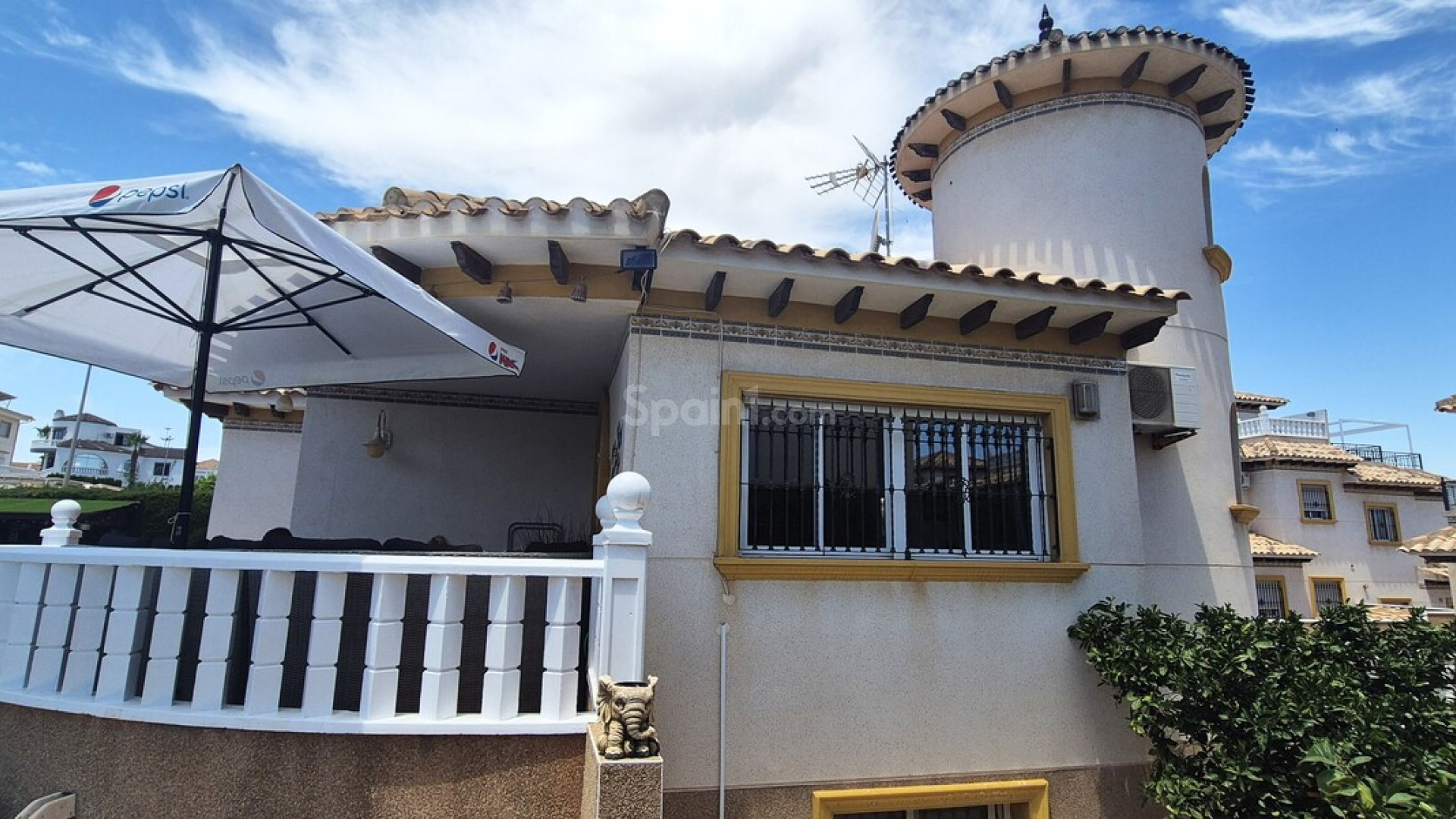 Resale - Villa -
Villamartín - Costa Blanca