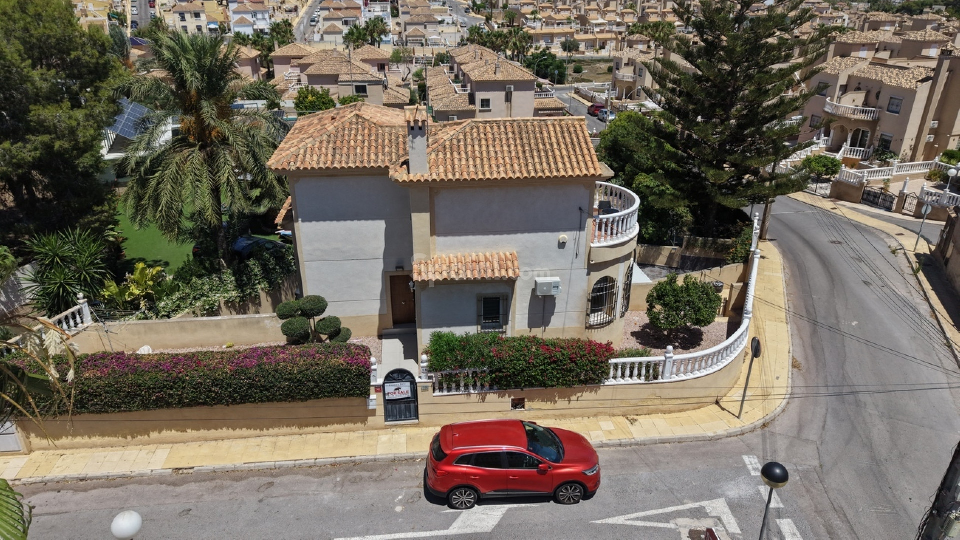 Resale - Villa -
Villamartín - Costa Blanca