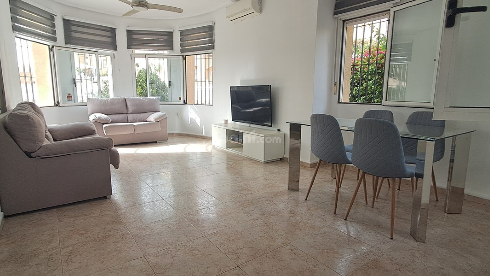 Resale - Villa -
Villamartín - Costa Blanca
