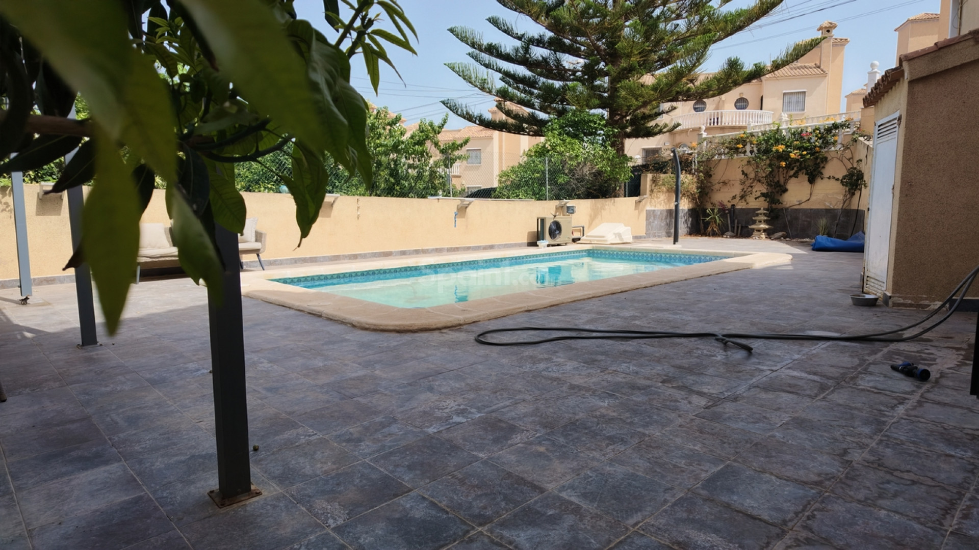 Resale - Villa -
Villamartín - Costa Blanca