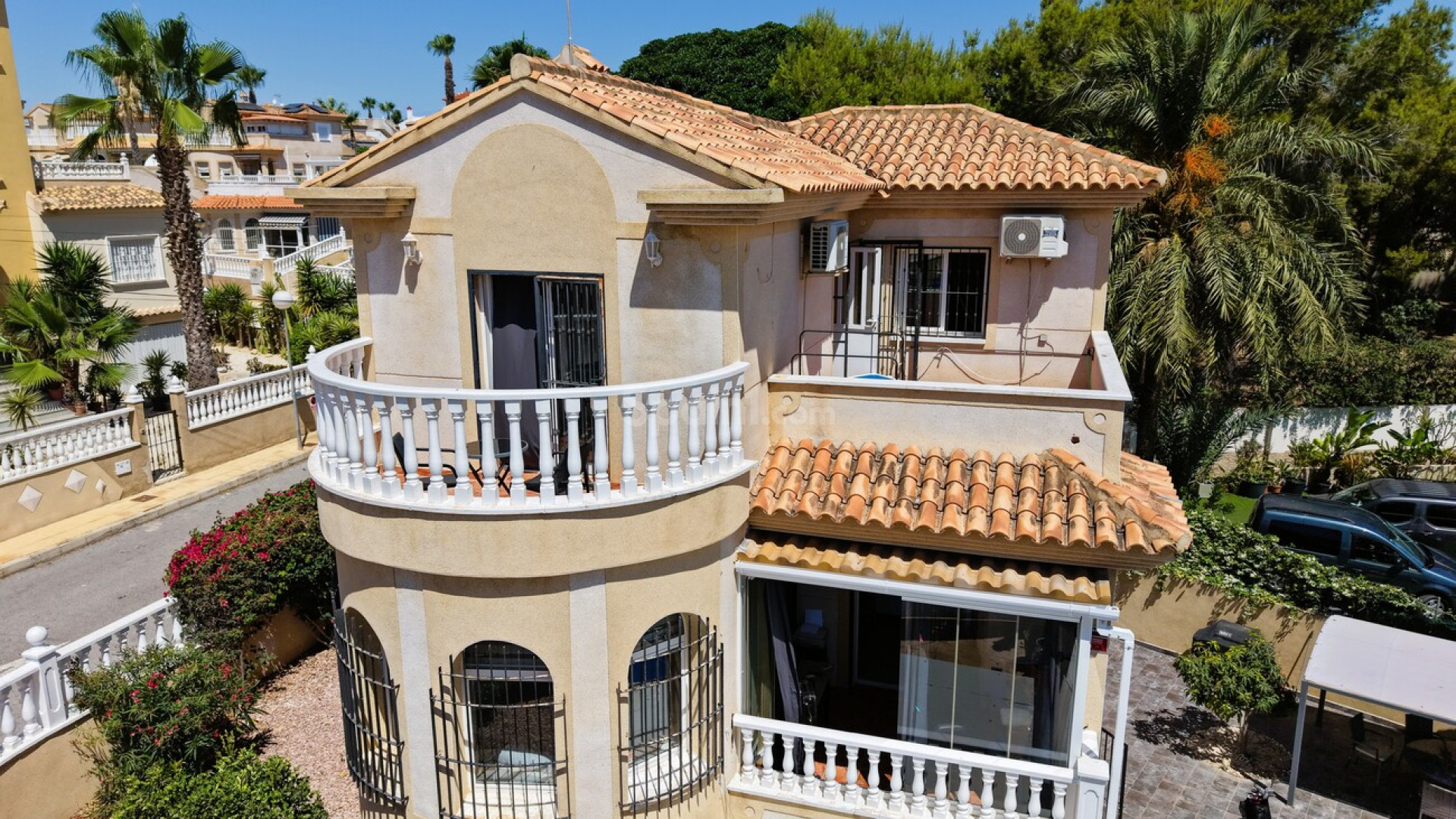 Resale - Villa -
Villamartín - Costa Blanca