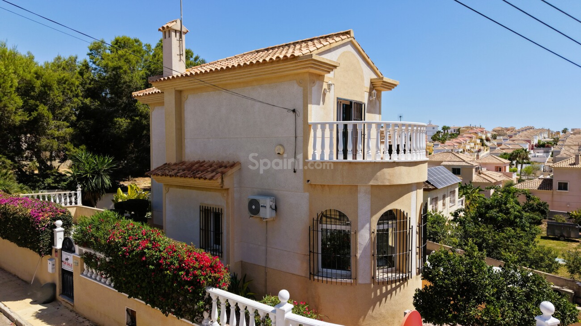 Resale - Villa -
Villamartín - Costa Blanca