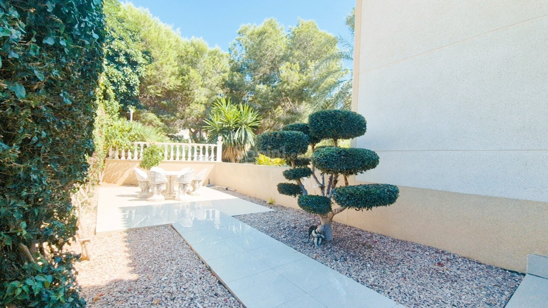Resale - Villa -
Villamartín - Costa Blanca