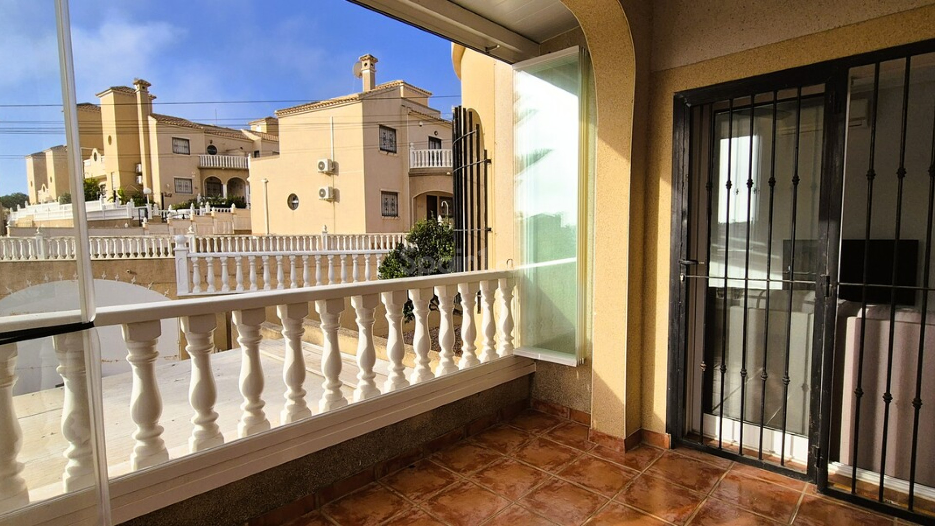 Resale - Villa -
Villamartín - Costa Blanca