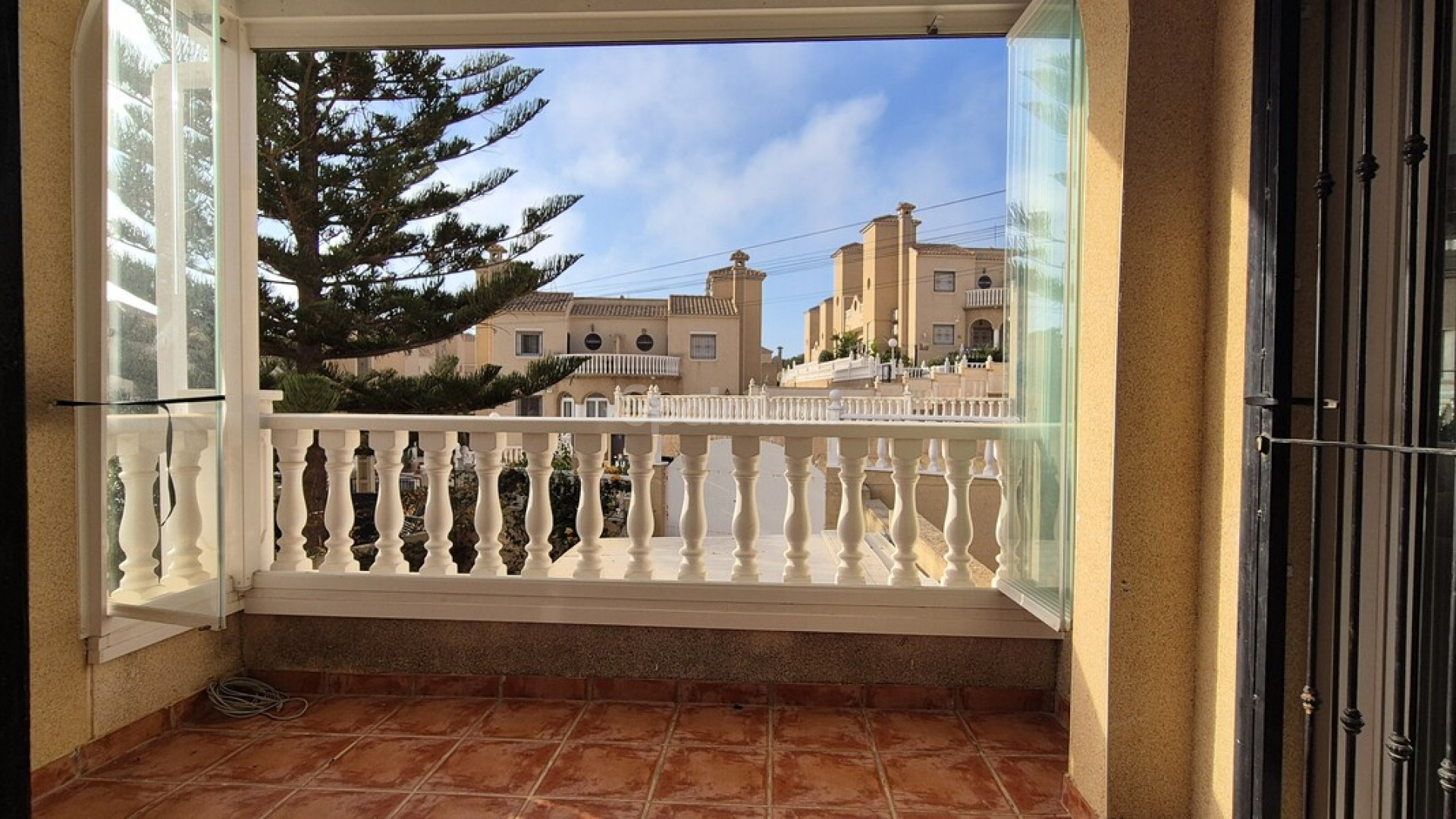 Resale - Villa -
Villamartín - Costa Blanca