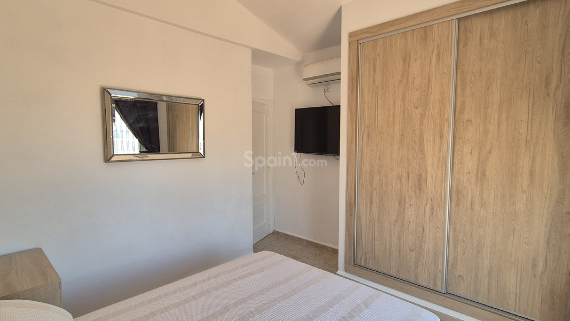 Resale - Villa -
Villamartín - Costa Blanca
