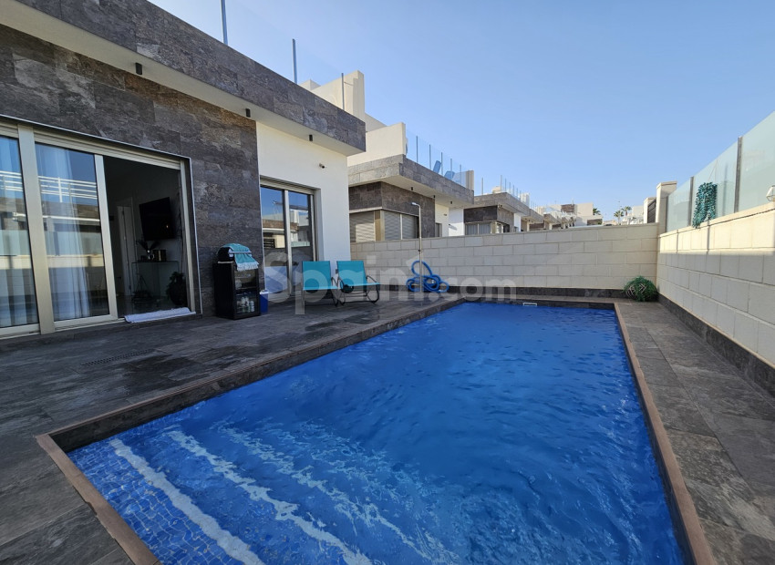 Resale - Villa -
Villamartín - Villamartin