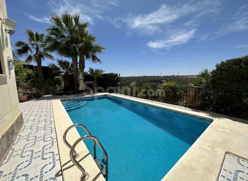 Resale - Villa -
Villamartín - Villamartin