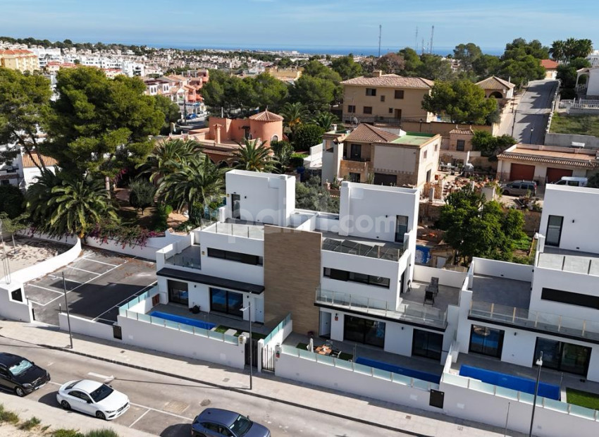 Resale - Villa -
Villamartín - Villamartin