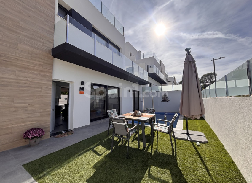 Resale - Villa -
Villamartín - Villamartin