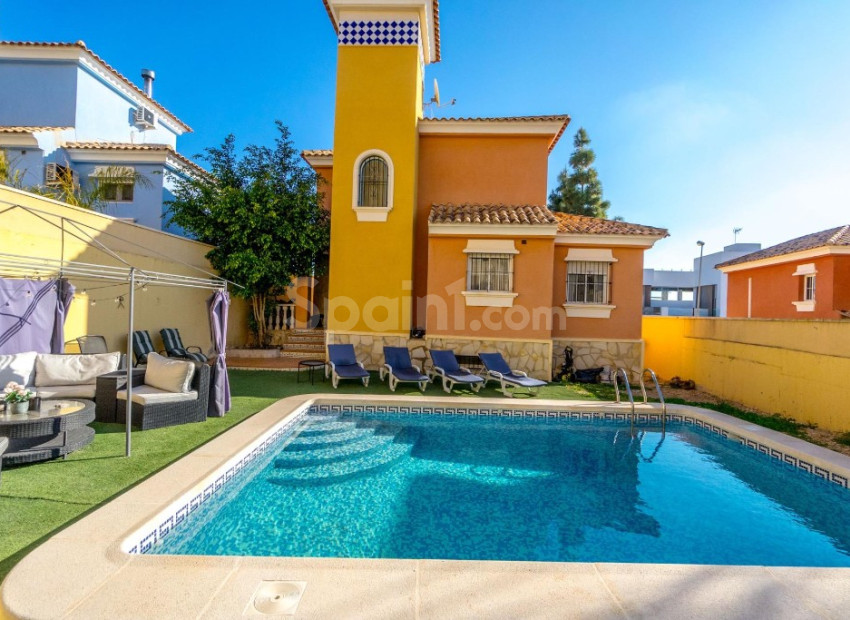 Resale - Villa -
Villamartín - Villamartin