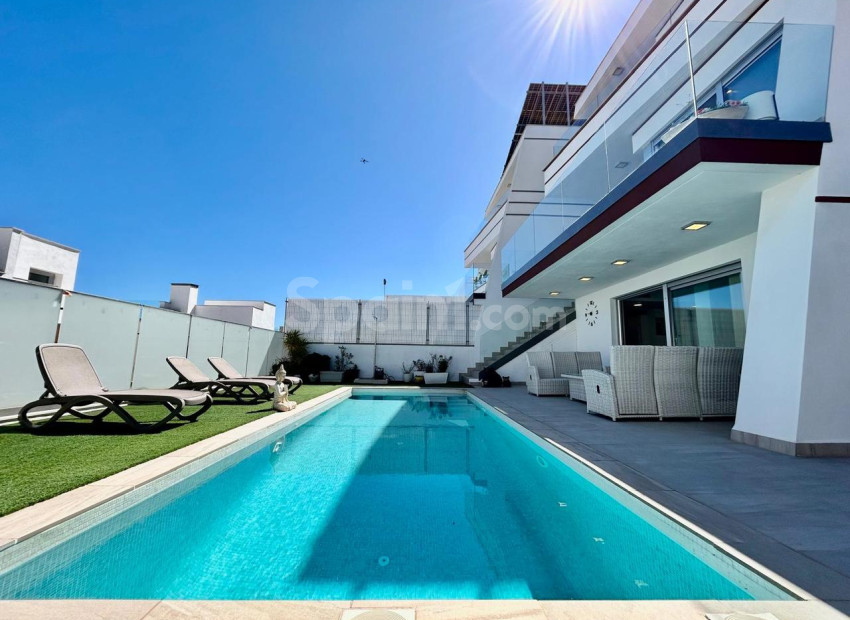 Resale - Villa -
Villamartín - Villamartin