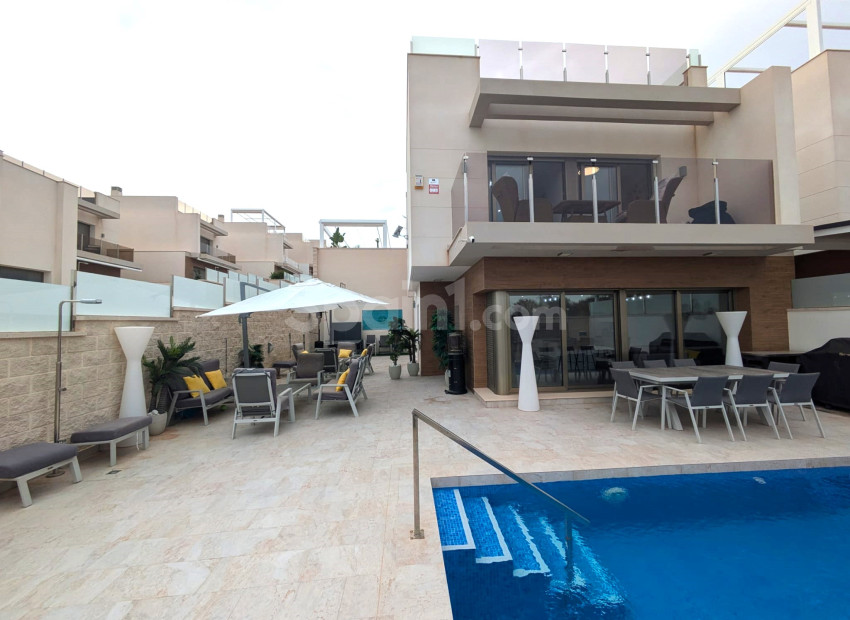 Resale - Villa -
Villamartín - Villamartin