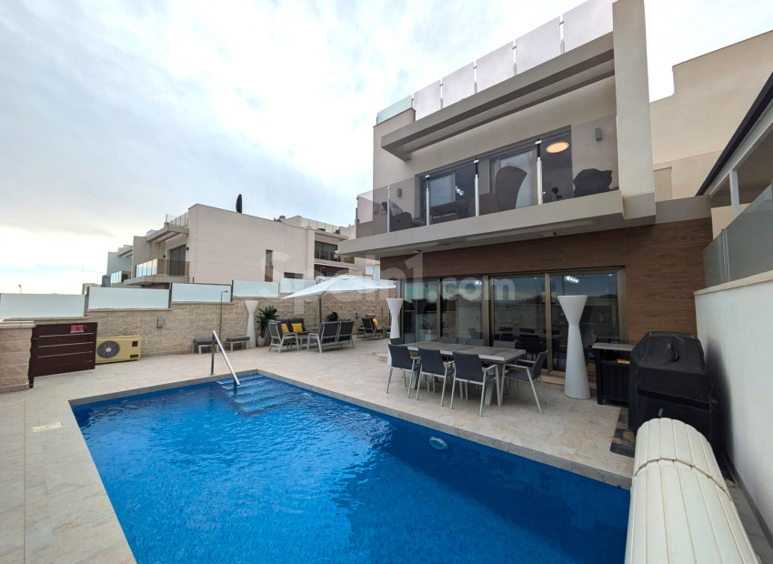 Resale - Villa -
Villamartín - Villamartin
