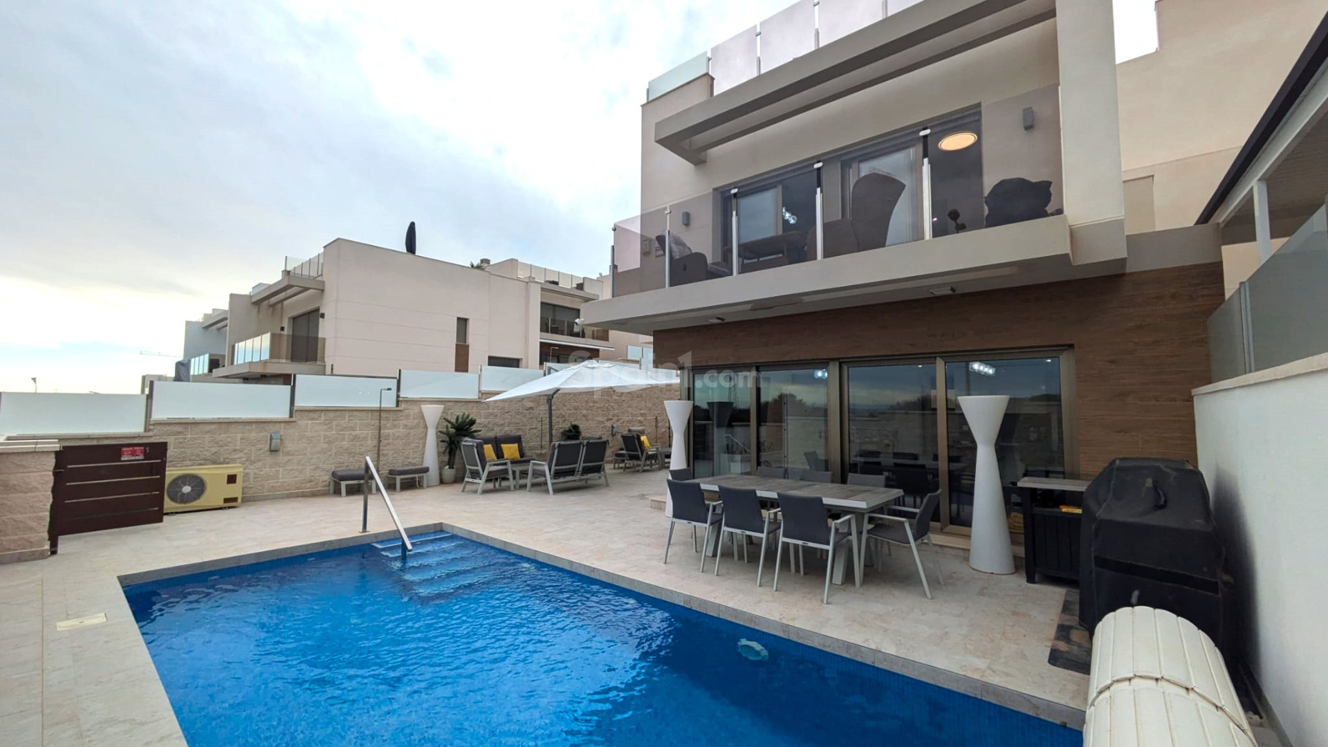 Resale - Villa -
Villamartín - Villamartin
