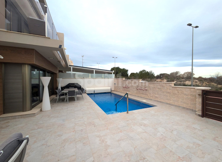 Resale - Villa -
Villamartín - Villamartin