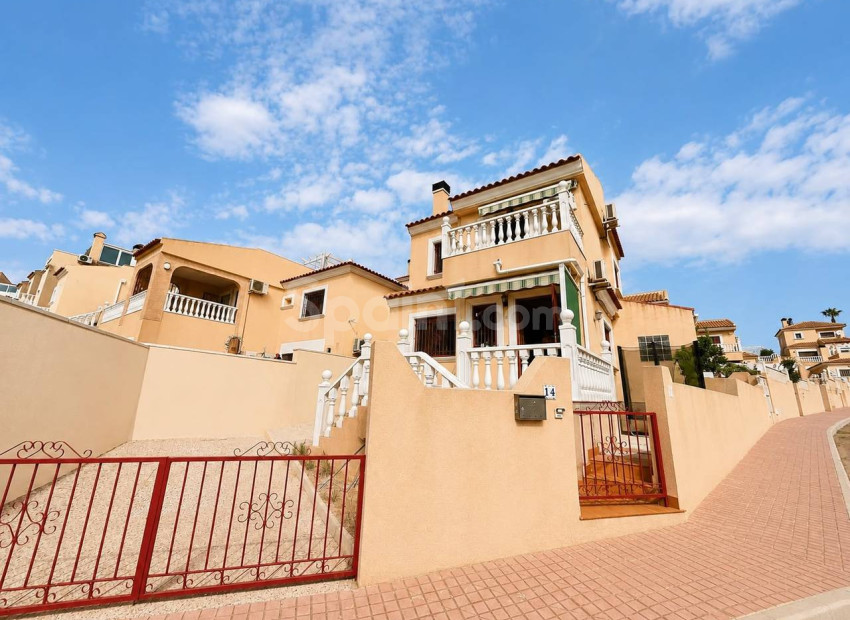 Resale - Villa -
Villamartín - Villamartin