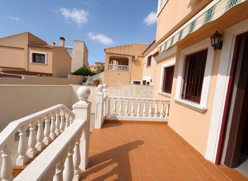 Resale - Villa -
Villamartín - Villamartin