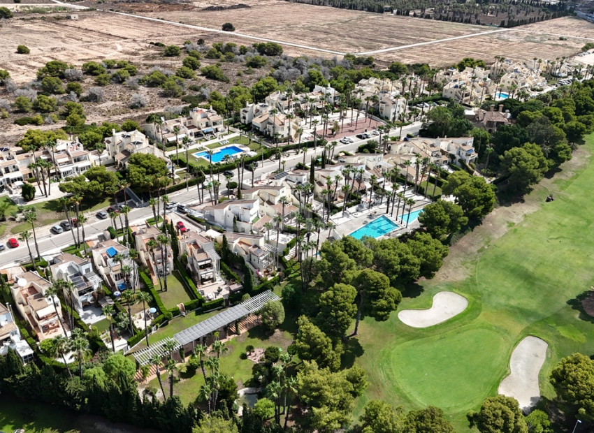 Resale - Villa -
Villamartín - Villamartin