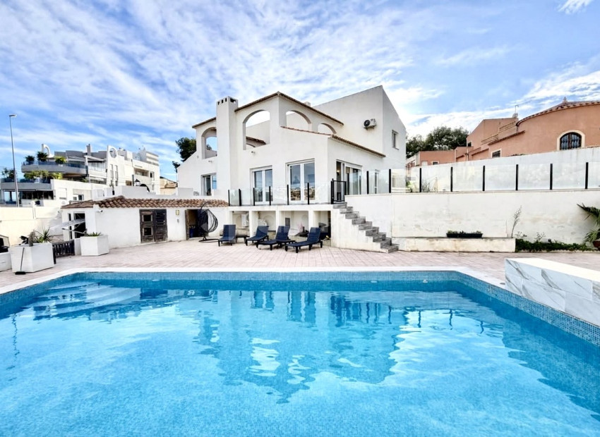 Resale - Villa -
Villamartín - Villamartin