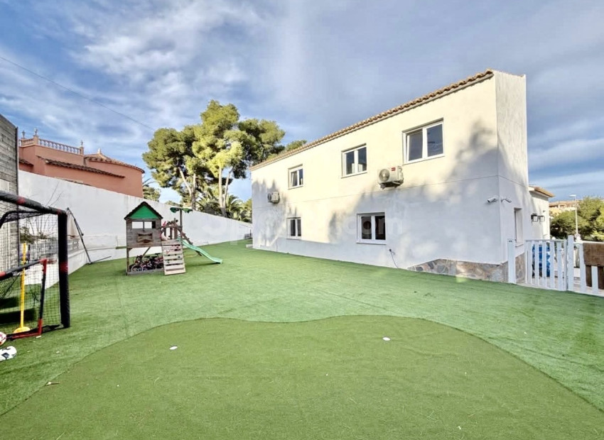 Resale - Villa -
Villamartín - Villamartin